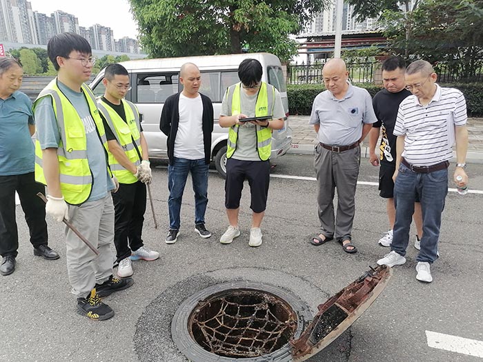 在芙蓉路28號紅月亮小區驗收窨井編號：5107040040111003702.jpg